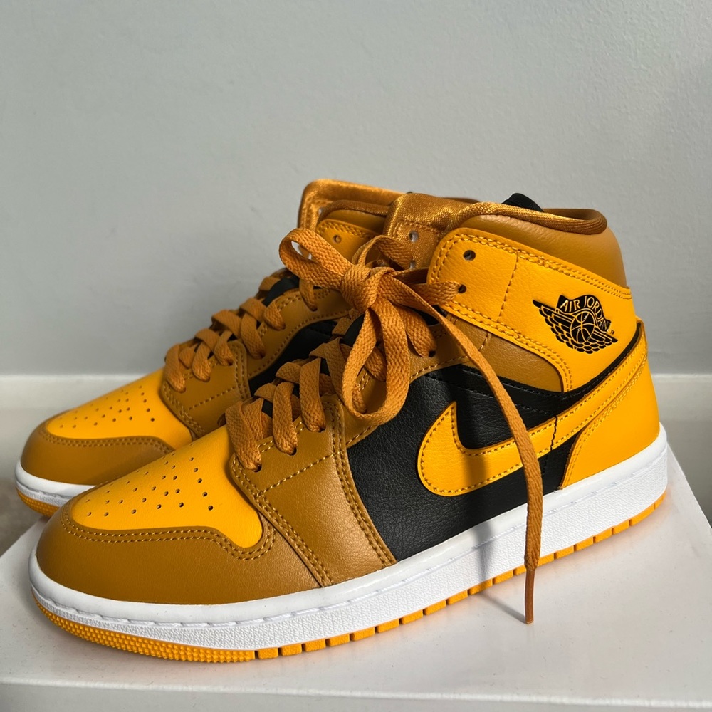 Jordan air 1 mid